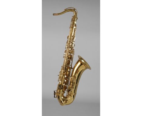 Tenorsaxophon Stagg2. Hälfte 20. Jh., Modellnummer 77 ST, seitlich gemarkt China, Zaponlack fleckig, etwas reinigungsbedürfti