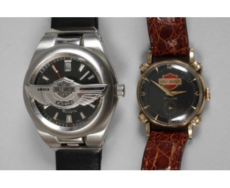 Zwei Bulova Harley-Davidson-UhrenUSA, 1950/2003, frühe Bulova mit Handaufzug, im vergoldeten Messinggehäuse, Werk mit 15 Stei