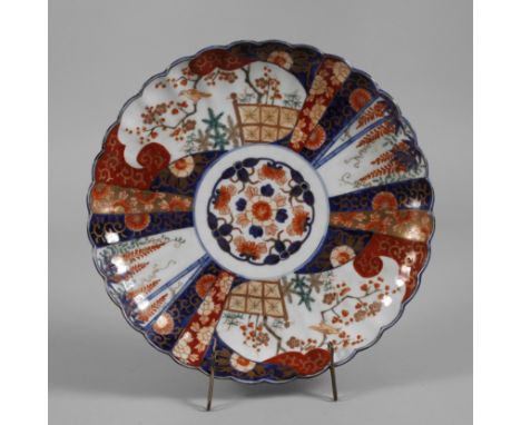 Teller Satsumaum 1920, am Boden mit Kangxi-Marke, Porzellan in kobaltblauer Unterglasur- und polychromer Aufglasurbemalung so