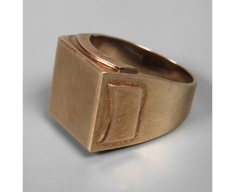 Herrensiegelring Mitte 20. Jh., Gelbgold gestempelt 14 K = 585/1000, sich auf 18 mm verbreiternde Ringschiene mit Goldplatte 
