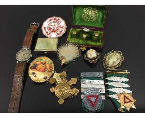 A vintage Siro Gentleman's wrist watch, together with a cameo brooch, studs in box etc. CONDITION REPORT: Lot comprises - Stu