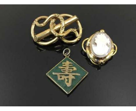 A jade pendant, together with a rolled gold cameo brooch and Victorian twist brooch. (3) CONDITION REPORT: Good conditions, g