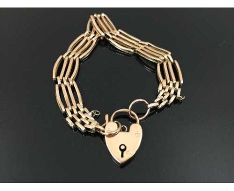 A 9ct gold gate bracelet with heart clasp, 13.4g. CONDITION REPORT: Good condition.