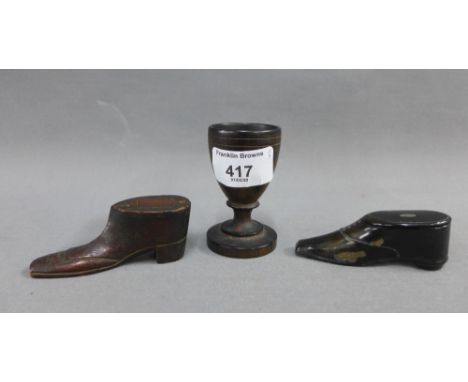Horn snuff in the form of a shoe, together with a wooden shoe snuff box and a treen egg cup, (3) 