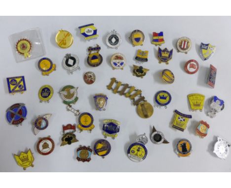 Collection of vintage speedway related enamel badges, pins etc., (a lot) 