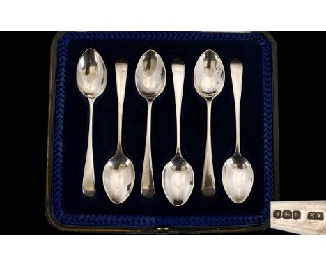 George V Set of Six ( 6 ) Silver Teaspoons. Hallmark Sheffield 1918, Maker H.W ( Henry Wilkinson ) Original Box &amp; Velvet 