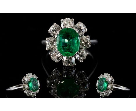 18ct White Gold Diamond &amp; Emerald Cluster Ring Oval Green Emerald Surrounded By 8 Round Cut Diamonds, Estimated Diamond W