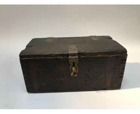 A 1st World War wooden ammunition box, with brass mounts, W 43cm
