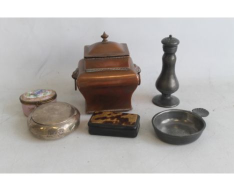 A SMALL BOX OF COLLECTABLES to include silver snuff box, Limoges trinket box, pewter pepperette etc.