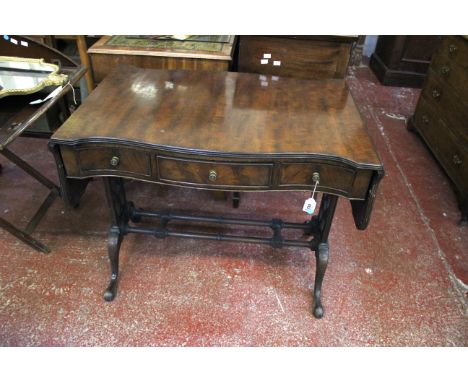 A mahogany sofa table in Regency style, 19th century, 75cm high, 139cm wide, 56cm deep 