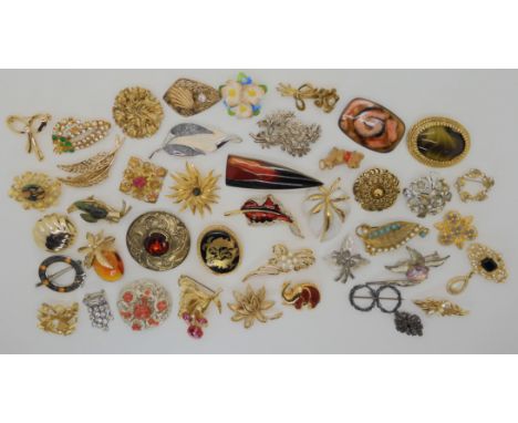 A collection of vintage brooches etc to include items by Sarah Coventry, Miracle and early Avon Condition Report: Not availab