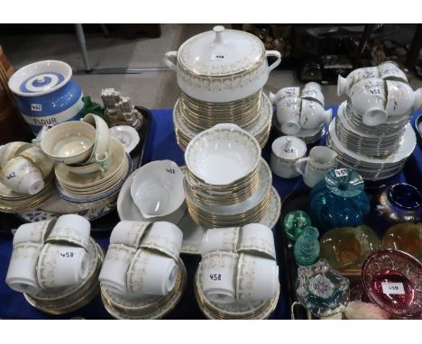 A Noritake Sonia pattern dinner service and other teawares Condition Report: Available upon request