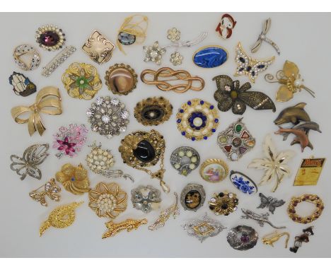 A collection of vintage brooches etc to include items by Miracle and Trifari Condition Report: Not available for this lot