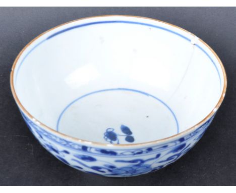 An early 18th Century Chinese Kangxi blue &amp; white porcelain bowl. Hand painted blue &amp; white decoration with botanical