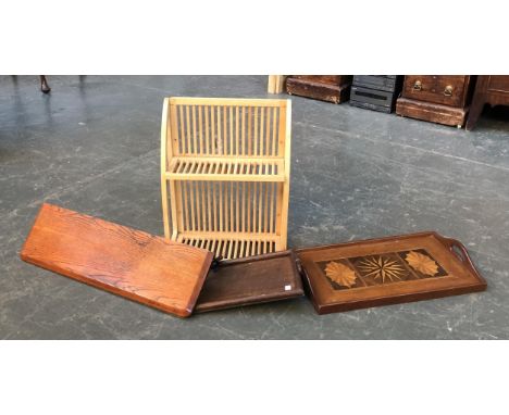 A plate rack, 40cmW; together with an oak shelf and two trays 