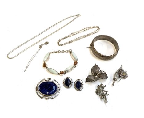 A quantity of silver jewellery to include Malcolm Gray for Ortak Scottish silver and sodalite brooch, 5.4cmW and matching stu