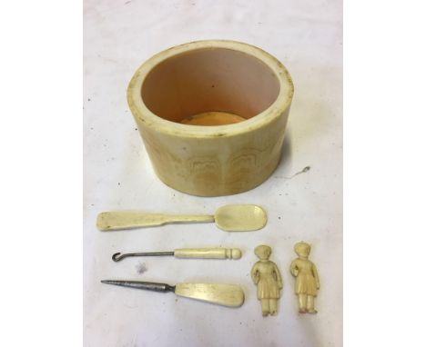  Sale Item:    SMALL BOWL &amp; VARIOUS BONE ITEMS (AF)  Vat Status:   No Vat   Buyers Premium:  This lot is subject to a Buy