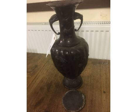  Sale Item:    ORIENTAL VASE- DAMAGED (AF)   Vat Status:   No Vat   Buyers Premium:  This lot is subject to a Buyers Premium 