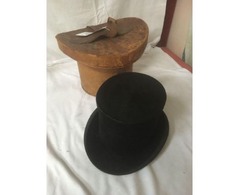  Sale Item:    CHRISTYS LONDON TOP HAT IN BOX (AF)  Vat Status:   No Vat   Buyers Premium:  This lot is subject to a Buyers P