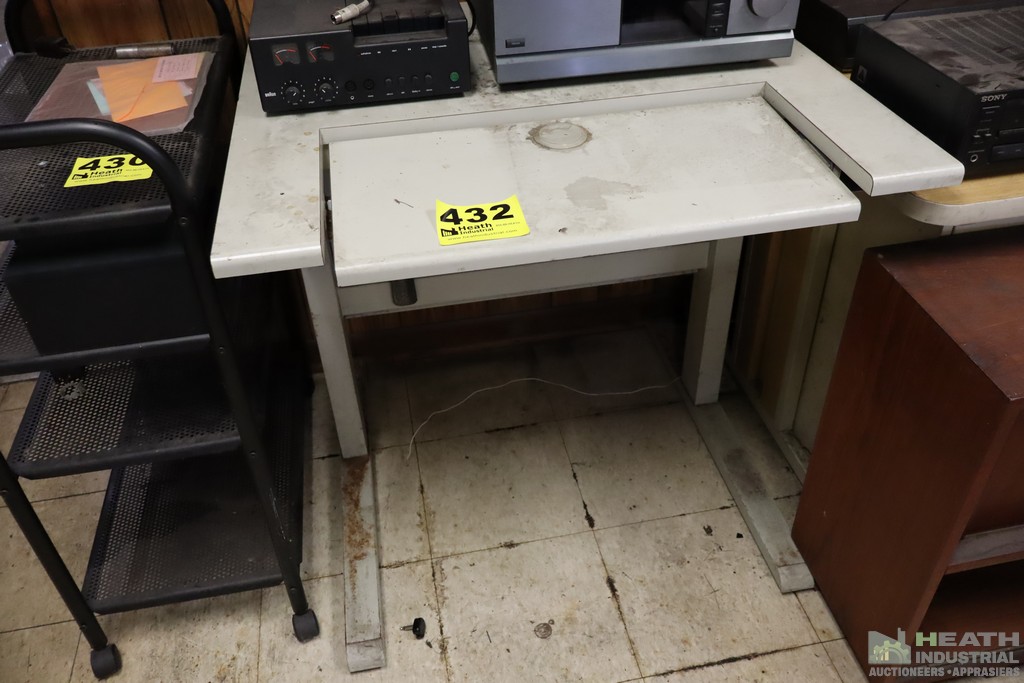 Lot 432