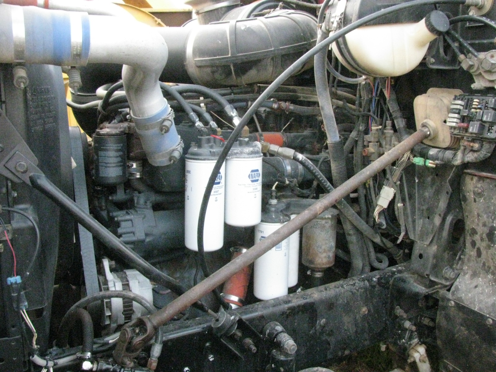 1999 Mack CH613 E7460 Maxi torque T2130 13 speed, w/Finn T330 hydro