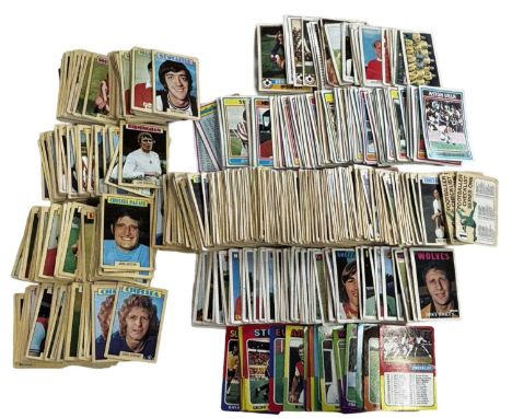 A mixed lot of various vintage football cards