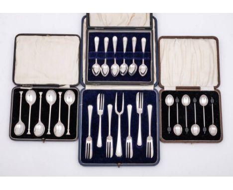 A set of six George V silver pastry forks and cake fork, maker Mappin &amp; Webb, Sheffield, 1934: a set of six silver  seal 