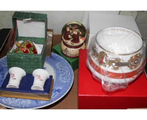 A box of items including a Spode Preston Guild Merchant Bowl 1992 bowl with box, a blue and white pedestal cake stand, a pair