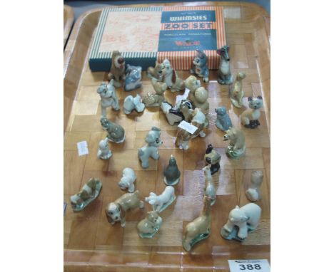 Tray of assorted Wade Whimsies together with a Whimsies Zoo set no. 8 in original box. (B.P. 24% incl. VAT)