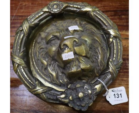 Large brass lion's head door knocker, 23cm diameter approx. (B.P. 24% incl. VAT) 