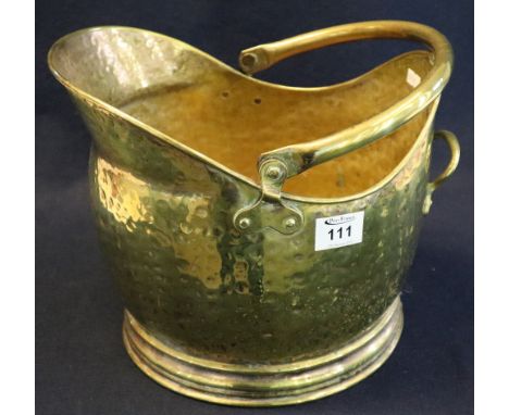 Brass helmet shaped coal scuttle with swing handle. (B.P. 24% incl. VAT) 