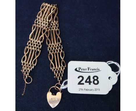 9ct gold gate bracelet. (B.P. 24% incl. VAT) CONDITION REPORT: Approximately 17g.