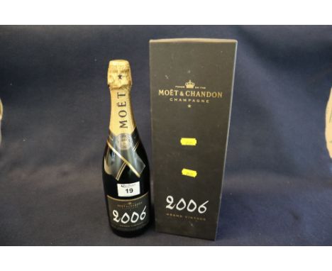 One bottle Moët & Chandon champagne grand vintage 2006 in original box. (B.P. 24% incl. VAT)