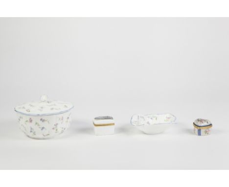 ROYAL WORCESTER SMALL CHINA SMALL OBLONG BOX AND COVER, the cover printed with a view of a stately home, 1 3/4" (4.4cm) wide,