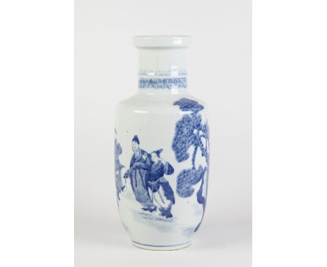 A LATE 19TH CENTURY CHINESE PORCELAIN MALLET SHAPE VASE, painted in underglaze blue with figures and pine tree, the cylindric