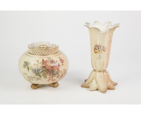 TWO PIECES OF EARLY TWENTIETH CENTURY FLORAL PAINTED ROYAL WORCESTER BLUSH CHINA, comprising: A SWOLLEN VASE AND COVER, with 