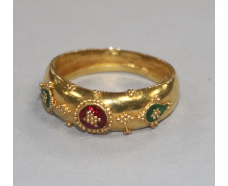 A yellow metal and two colour enamel cannetile style ring, size P.