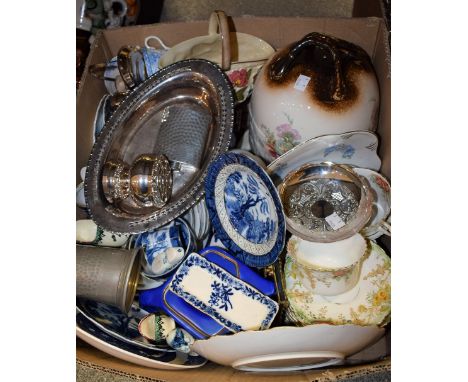 An Edwardian six setting porcelain tea service; further tea ware, later; Booths Willow pattern; other blue and white; plate; 