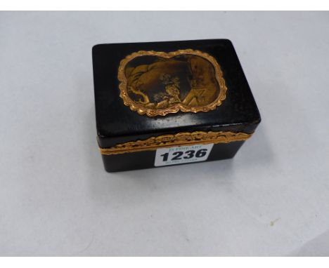 AN 18TH.C.GILT METAL MOUNTED SNUFF BOX ,THE TOP INSET WITH A JAPANESE LACQUER PANEL