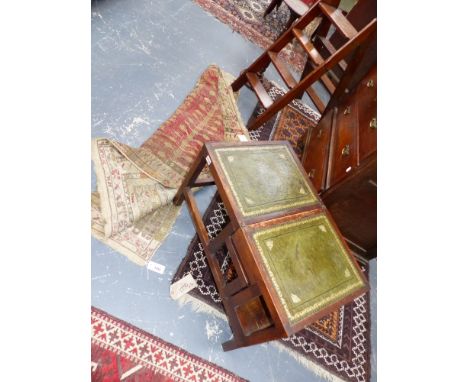 A MAHOGANY FOLD OVER LIBRARY STEP TOGETHER WITH A BRASS MOUNTED SCULLERY OR LIBRARY STEP AND A PEDESTAL OCCASIONAL TABLE.