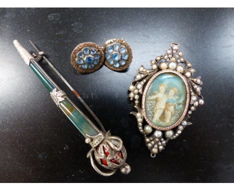 A LATE 19TH CENTURY SEED PEARL SET MEMORIAL LOCKET/BROOCH WITH HAND-PAINTED CHERUB MINIATURE TOGETHER WITH A SCOTTISH PEBBLE 