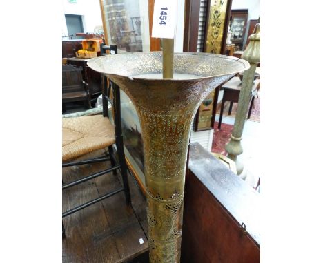 A PIERCED BRASS MOORISH DESIGN FLOOR STANDING LAMP BASE. CALLIGRAPHIC DECORATION. ELECTRIFIED. OVER ALL HEIGHT 160CM