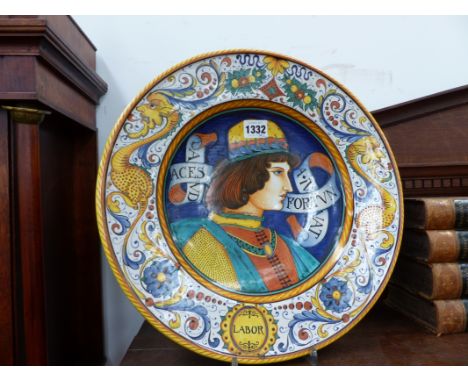 A PAIR OF ITALIAN DERUTA MAJOLICA DISHES EACH WITH PORTRAIT BUSTS AND GRIFFIN DECORATED BORDERS, (2)  D.36cms