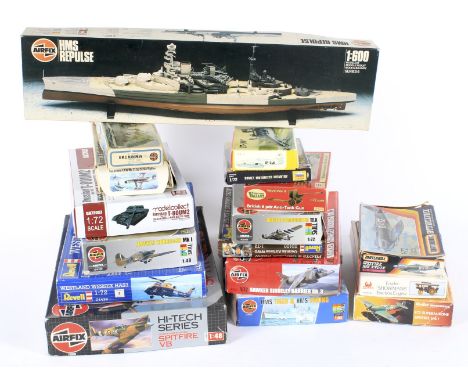 A quantity of assorted vintage scale model kits including Airfix, Matchbox, etc