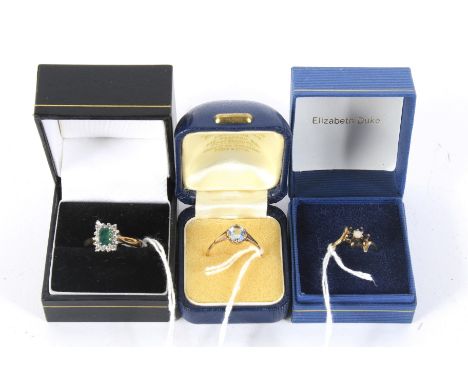 Three vintage 9ct gold and gem set rings. Comprising a cluster ring set with a rectangular cut green stone, size P, 3.3g gros