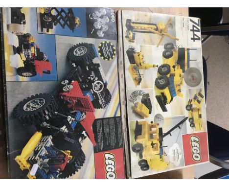 A collection of boxed vintage Lego, set Nos 744, 8860, 856, 381, 870, 812, 850, 854, 107, 851, 111, 154, 155, 151, 427, 435 a