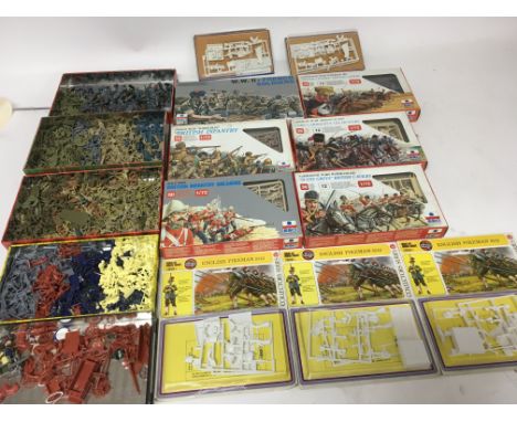 A collection of HO/OO scale boxed and loose military figures