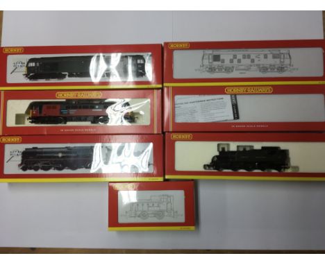 A collection of 12 boxed Hornby “ OO “ locomotive / diesel locomotives including a 75th anniversary C.I.T. diesel R 301