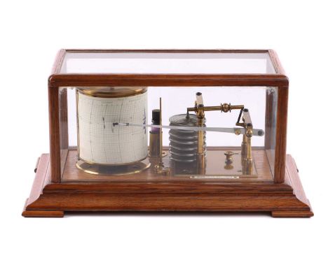 An oak-cased barograph by Becker of London with moulded base and bracket feet. 37 cm long x 23 cm deep x 18.5 cm overall heig
