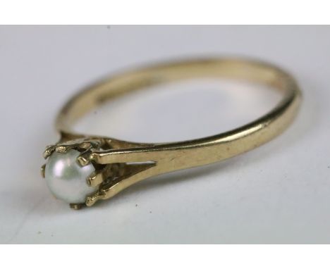 Ladies 9ct pearl ring 